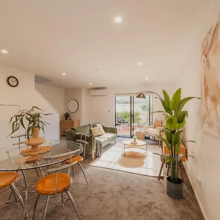 Designer 2Br Flat - Outdoor Sitting & Cozy Ambiance Villa Christchurch Exterior photo