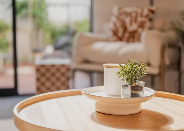 Designer 2Br Flat - Outdoor Sitting & Cozy Ambiance